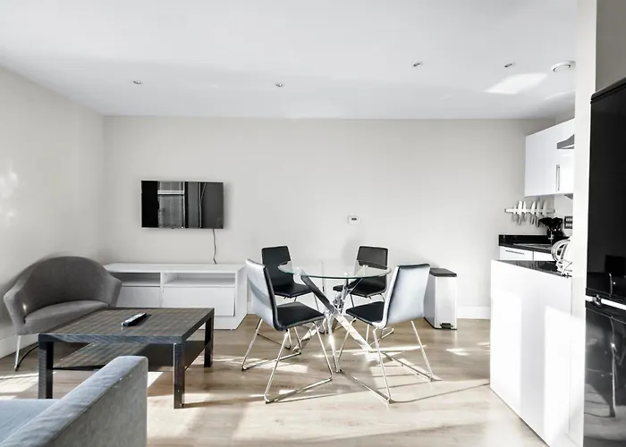 Londwell, Canary Wharf Skyline Balcony Suite