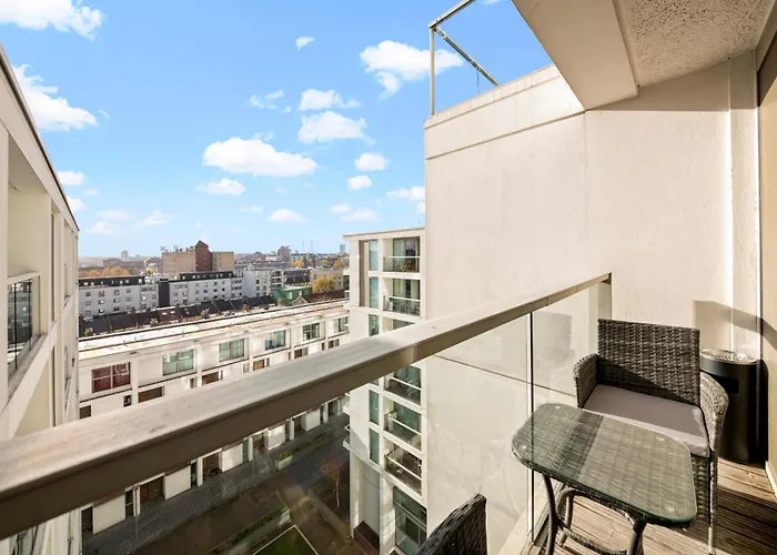 Londwell, Canary Wharf Skyline Balcony Suite