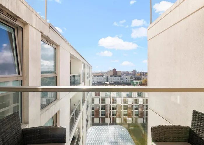 Londwell, Canary Wharf Skyline Balcony Suite